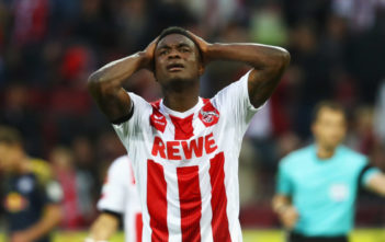 Pfiffe gegen Jhon Cordoba: Ein Mensch, keine Maschine COLOGNE, GERMANY - OCTOBER 01: Jhon Cordoba of FC Koeln reacts to a missed chance on goal during the Bundesliga match between 1. FC Koeln and RB Leipzig at RheinEnergieStadion on October 1, 2017 in Cologne, Germany. (Photo by Dean Mouhtaropoulos/Bongarts/Getty Images)