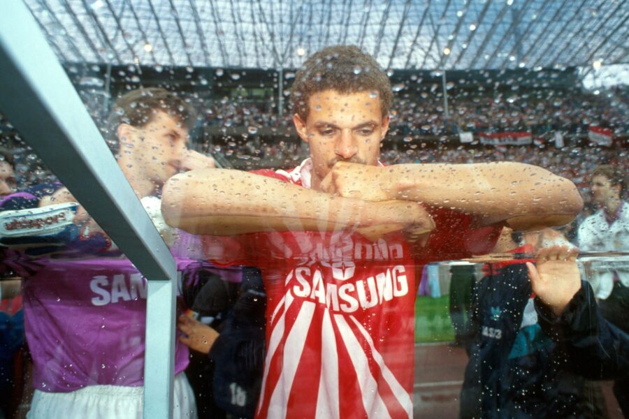 Fußball, DFB-Pokalfinale 1990/1991, SV Werder Bremen - 1. FC Köln Maurice Banach Köln ist nach dem verlorenem Pokalfinale sehr traurig