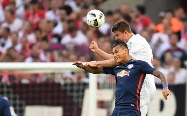 Davie Selke und Mergim Mavraj im Zweikampf