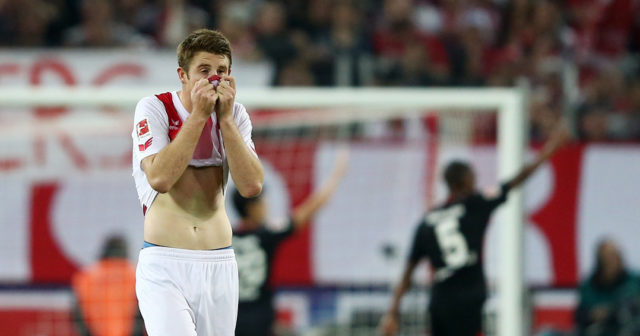 COLOGNE, GERMANY - SEPTEMBER 20: Dominique Heintz of Koeln pulls up his shirt during the Bundesliga match between 1. FC Koeln and Eintracht Frankfurt at RheinEnergieStadion on September 20, 2017 in Cologne, Germany. (Photo by Christof Koepsel/Bongarts/Getty Images)