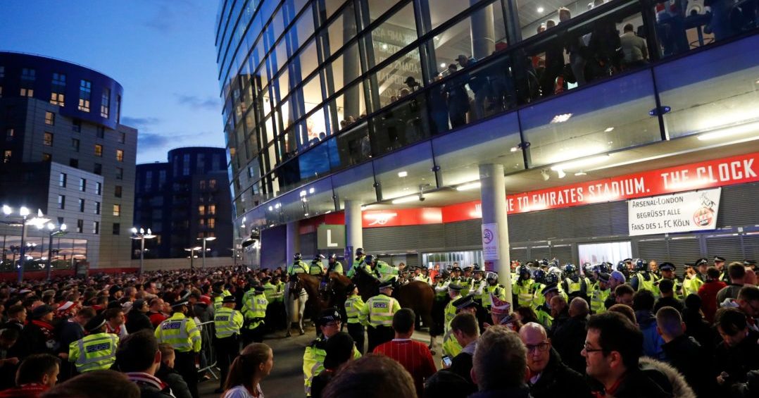 Police guard the stadium entrances as the kick off is delayed due to crowd safety issues ahead of the UEFA Europa League Group H football match between Arsenal and FC Cologne at The Emirates Stadium in London on September 14, 2017. Kick-off in the Europa League match between Arsenal and Cologne at the Emirates Stadium in London on Thursday has been delayed by an hour in the interests of crowd safety, the Premier League club announced. / AFP PHOTO / Adrian DENNIS (Photo credit should read ADRIAN DENNIS/AFP/Getty Images)