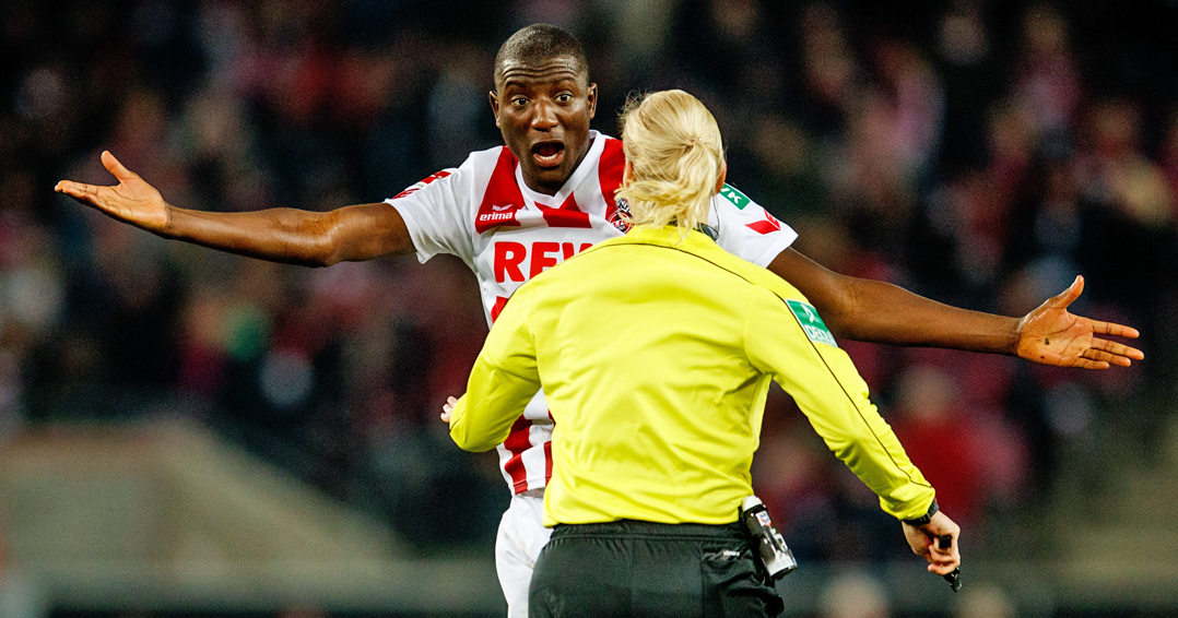 COLOGNE, GERMANY - NOVEMBER 26: Sehrou Guirassy of Koeln gestures to referee Bibiana Steinhaus during the Bundesliga match between 1. FC Koeln and Hertha BSC at RheinEnergieStadion on November 26, 2017 in Cologne, Germany. (Photo by Lars Baron/Bongarts/Getty Images)