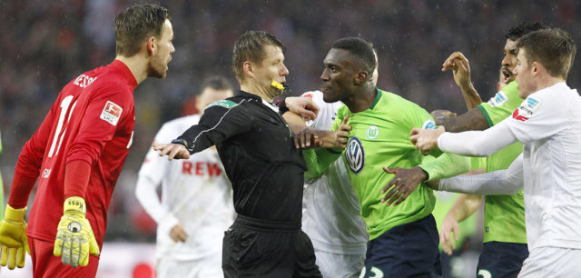 COLOGNE, GERMANY - FEBRUARY 04: Goalkeeper Thomas Kessler of Cologne (L) and Josuha Guilavogui of Wolfsburg (R) get agitated during the Bundesliga match between 1. FC Koeln and VfL Wolfsburg at RheinEnergieStadion on February 4, 2017 in Cologne, Germany. (Photo by Mika Volkmann/Bongarts/Getty Images)