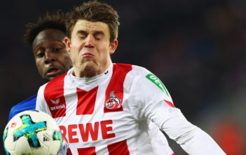 Zum Abschluss gegen Wolfsburg: Die letzte Runde geht aufs Haus COLOGNE, GERMANY - DECEMBER 16: Dominique Heintz of FC Koeln battles for the ball with Divock Origi of Wolfsburg during the Bundesliga match between 1. FC Koeln and VfL Wolfsburg at RheinEnergieStadion on December 16, 2017 in Cologne, Germany. (Photo by Dean Mouhtaropoulos/Bongarts/Getty Images)