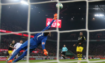 COLOGNE, GERMANY - FEBRUARY 02: (Left) Andr Schrrle of Dortmund shoots the ball past Timo Horn of Cologne to score the third goal during the Bundesliga match between 1. FC Koeln and Borussia Dortmund at RheinEnergieStadion on February 2, 2018 in Cologne, Germany. (Photo by Alex Grimm/Bongarts/Getty Images)