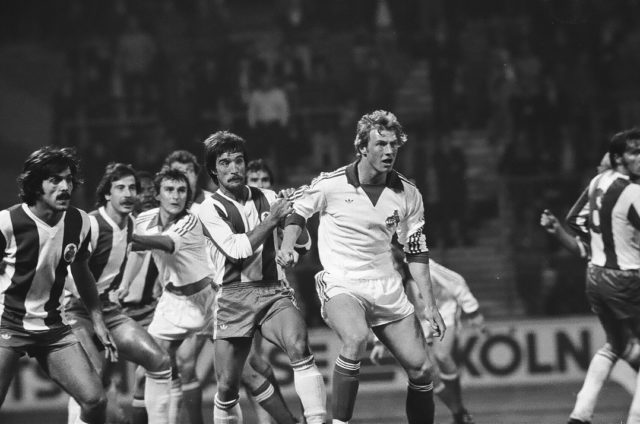 001: Europapokalhinspiel FC – Porto, 14. September 1977. Vorne Holger Willmer, hinten Dieter Müller.