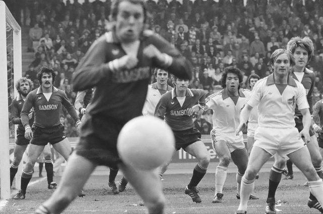 1. April 1978, Heimspiel gegen Eintracht Frankfurt. Gedränge im Frankfurter Strafraum. V.r.n.l.: Van Gool, Strack, Okudera, Dieter Müller.