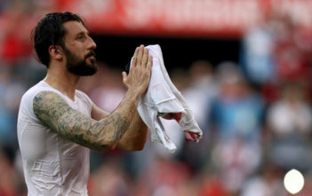 effzeh-Live: Dominic Maroh mit emotionalen Worten Richtung Kölner Fans COLOGNE, GERMANY - APRIL 22: Dominic Maroh of Koeln looks dejected after the Bundesliga match between 1. FC Koeln and FC Schalke 04 at RheinEnergieStadion on April 22, 2018 in Cologne, Germany. (Photo by Maja Hitij/Bongarts/Getty Images)