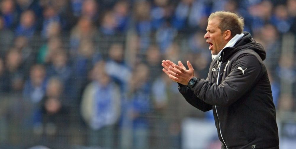 BIELEFELD, GERMANY - APRIL 01: Head coach Markus Anfang of Kiel reacts during the Second Bundesliga match between DSC Arminia Bielefeld and Holstein Kiel at Schueco Arena on April 1, 2018 in Bielefeld, Germany. (Photo by Thomas Starke/Bongarts/Getty Images)