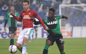 effzeh-Neuzugang Louis Schaub: Linksfuß mit Tordrang in Europa REGGIO NELL'EMILIA, ITALY - NOVEMBER 03: Claud Adjapong (R) of US Sassuolo Calcio competes with Louis Schaub of SK Rapid Wien during the UEFA Europa League match between US Sassuolo Calcio and SK Rapid Wien at Mapei Stadium - Citta' del Tricolore on November 3, 2016 in Reggio nell'Emilia, Italy . (Photo by Dino Panato/Getty Images)
