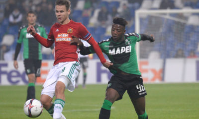 REGGIO NELL'EMILIA, ITALY - NOVEMBER 03: Claud Adjapong (R) of US Sassuolo Calcio competes with Louis Schaub of SK Rapid Wien during the UEFA Europa League match between US Sassuolo Calcio and SK Rapid Wien at Mapei Stadium - Citta' del Tricolore on November 3, 2016 in Reggio nell'Emilia, Italy . (Photo by Dino Panato/Getty Images)