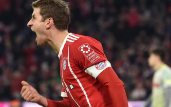 Bayern-Fan Fabian Werner im Interview: „Wenn eine Saison nur noch mit Triple erfolgreich ist, dann gute Nacht!“ Bayern Munich's striker Thomas Mueller celebrates after the first goal during the German first division Bundesliga football match between FC Bayern Munich and FC Cologne on December 13, 2017 in Munich. / AFP PHOTO / Christof STACHE / RESTRICTIONS: DURING MATCH TIME: DFL RULES TO LIMIT THE ONLINE USAGE TO 15 PICTURES PER MATCH AND FORBID IMAGE SEQUENCES TO SIMULATE VIDEO. == RESTRICTED TO EDITORIAL USE == FOR FURTHER QUERIES PLEASE CONTACT DFL DIRECTLY AT + 49 69 650050 (Photo credit should read CHRISTOF STACHE/AFP/Getty Images)