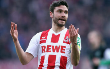 Kommentar zur Gesamtsituation des 1. FC Köln: Mut zur konstruktiven „Unruhe“ COLOGNE, GERMANY - FEBRUARY 17: Jonas Hector of Koeln reacts during the Bundesliga match between 1. FC Koeln and Hannover 96 at RheinEnergieStadion on February 17, 2018 in Cologne, Germany. (Photo by Alex Grimm/Bongarts/Getty Images)