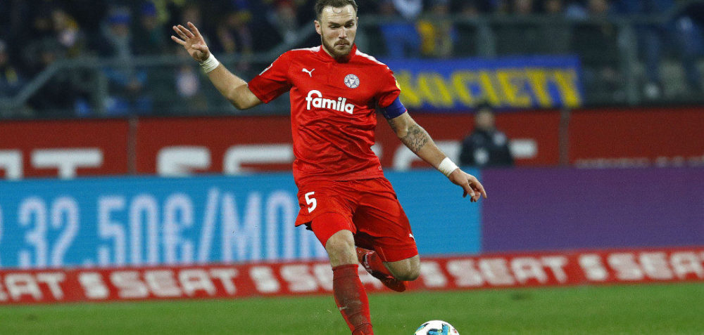 BRAUNSCHWEIG, GERMANY - DECEMBER 08: Rafael Czichos of Kiel during the Second Bundesliga match between Eintracht Braunschweig and Holstein Kiel at Eintracht Stadion on December 8, 2017 in Braunschweig, Germany. (Photo by Joachim Sielski/Bongarts/Getty Images) *** Local Caption *** Rafael Czichos