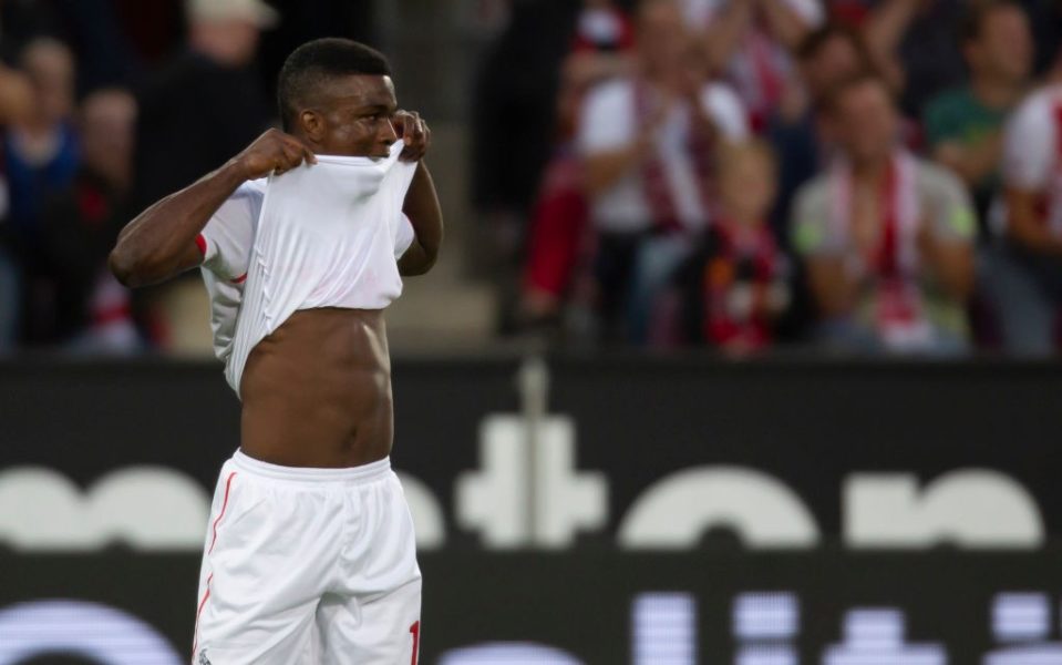 COLOGNE, GERMANY - AUGUST 13: Jhon Cordoba of Cologne lifts his shirt during the Second Bundesliga match between 1. FC Koeln and 1. FC Union Berlin at RheinEnergieStadion on August 13, 2018 in Cologne, Germany. (Photo by Juergen Schwarz/Bongarts/Getty Images)