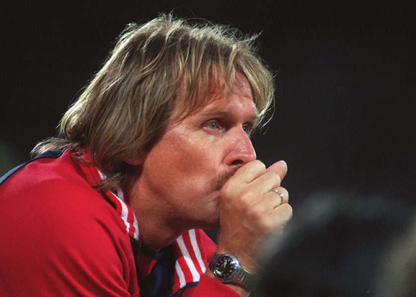 GERMANY - AUGUST 21: 2.BUNDESLIGA 98/99 1.FC KOELN; Trainer Bernd SCHUSTER (Photo by Tobias Heyer/Bongarts/Getty Images)