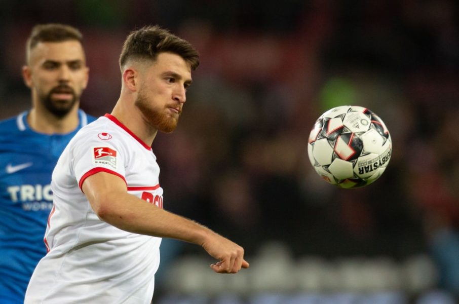 COLOGNE, GERMANY - DECEMBER 21: Salih Oezcan of Cologne eyes the ball during the Second Bundesliga match between 1. FC Koeln and VfL Bochum 1848 at RheinEnergieStadion on December 21, 2018 in Cologne, Germany. (Photo by Juergen Schwarz/Bongarts/Getty Images)