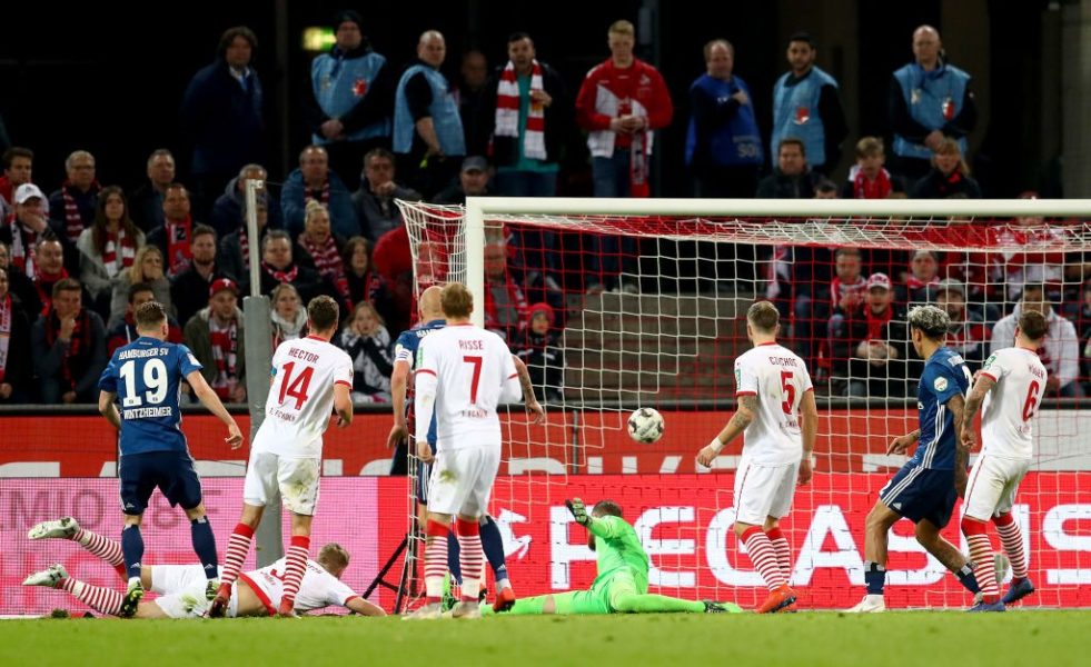 COLOGNE, GERMANY - APRIL 15: Manuel Wintzheimer #19 of Hamburg scores the equalizing goal during the Second Bundesliga match between 1. FC Koeln and Hamburger SV at RheinEnergieStadion on April 15, 2019 in Cologne, Germany. (Photo by Lars Baron/Bongarts/Getty Images)