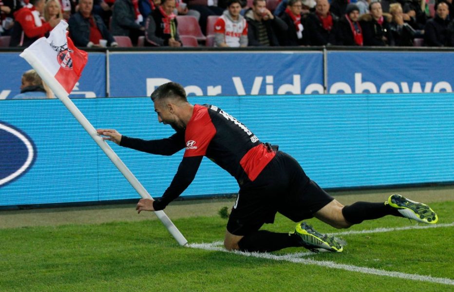 COLOGNE, GERMANY - SEPTEMBER 29: Vedad Ibisevic of Hertha BSC celebrates after scoring his team's second goal during the Bundesliga match between 1. FC Koeln and Hertha BSC at RheinEnergieStadion on September 29, 2019 in Cologne, Germany. (Photo by Dean Mouhtaropoulos/Bongarts/Getty Images)