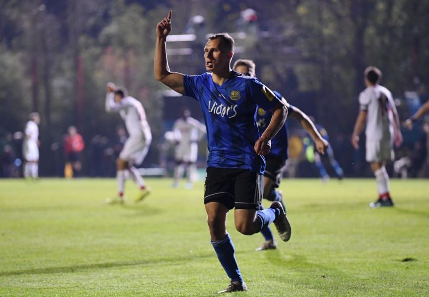 SAARBRUECKEN, GERMANY - OCTOBER 29: Tobias Janicke of 1 FC. Saarbruecken celebrates after scoring his team's third goal during the DFB Cup second round match between 1. FC Saarbruecken and 1. FC Koeln at Ludwigspark Stadion on October 29, 2019 in Saarbruecken, Germany. (Photo by Alex Grimm/Bongarts/Getty Images)