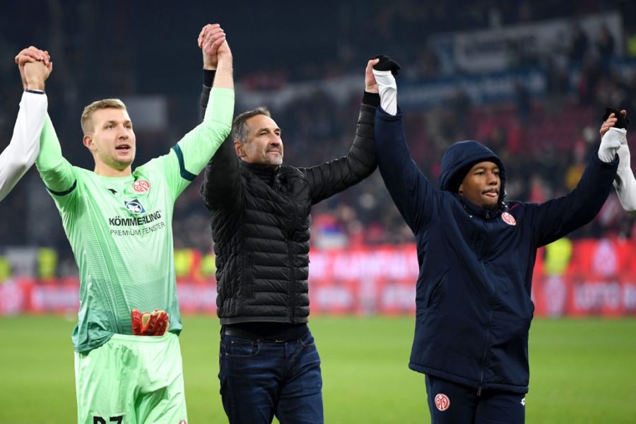 MAINZ, GERMANY - DECEMBER 02: Achim Beierlorzer, Head Coach of 1. FSV Mainz 05 and Robin Zentner of 1. FSV Mainz 05 celebrate their victory after the Bundesliga match between 1. FSV Mainz 05 and Eintracht Frankfurt at Opel Arena on December 02, 2019 in Mainz, Germany. (Photo by Matthias Hangst/Bongarts/Getty Images)