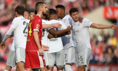 COLOGNE, GERMANY - FEBRUARY 16: Dominick Drexler of FC Koln cuts a dejected figure as Serge Gnabry of FC Bayern Muenchen celebrates after scoring his sides third goal during the Bundesliga match between 1. FC Koeln and FC Bayern Muenchen at RheinEnergieStadion on February 16, 2020 in Cologne, Germany. (Photo by Jörg Schüler/Bongarts/Getty Images)