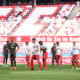 COLOGNE, GERMANY - MAY 17: Players of both teams wait for a corner kick during the Bundesliga match between 1. FC Koeln and 1. FSV Mainz 05 at RheinEnergieStadion on May 17, 2020 in Cologne, Germany. The Bundesliga and Second Bundesliga is the first professional league to resume the season after the nationwide lockdown due to the ongoing Coronavirus (COVID-19) pandemic. All matches until the end of the season will be played behind closed doors. (Photo by Lars Baron/Getty Images)