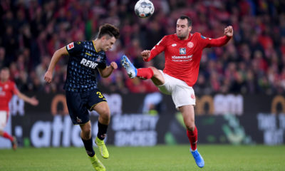 MAINZ, GERMANY - OCTOBER 25: Noah Katterbach of 1.FC Koln is challenged by Levin Öztunali of 1.FSV Mainz 05 during the Bundesliga match between 1. FSV Mainz 05 and 1. FC Koeln at Opel Arena on October 25, 2019 in Mainz, Germany. (Photo by Alex Grimm/Bongarts/Getty Images)