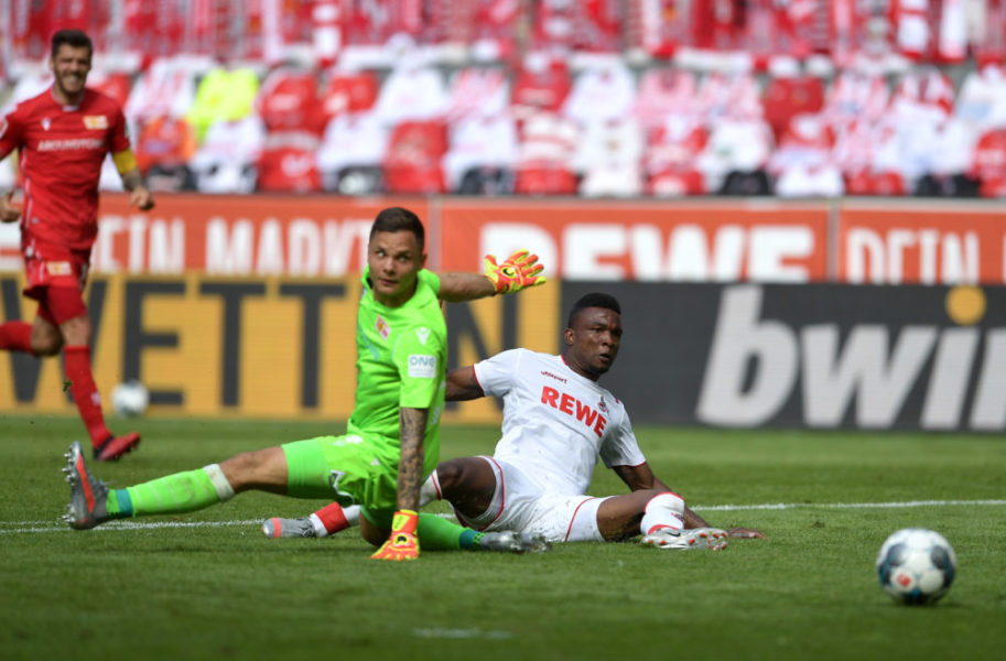 COLOGNE, GERMANY - JUNE 13: Jhon Cordoba of 1. FC Koeln scores his team's first goal past Rafal Gikiewicz of 1.FC Union Berlin during the Bundesliga match between 1. FC Koeln and 1. FC Union Berlin at RheinEnergieStadion on June 13, 2020 in Cologne, Germany. (Photo by Alexander Scheuber/Getty Images)