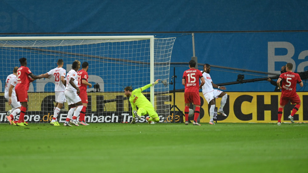 LEVERKUSEN, GERMANY - JUNE 17: Sven Bender of Bayer 04 Leverkusen (R) scores his team's first goal during the Bundesliga match between Bayer 04 Leverkusen and 1. FC Koeln at BayArena on June 17, 2020 in Leverkusen, Germany. (Photo by Sascha Steinbach/Pool via Getty Images)