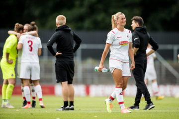 FLYERALARM Frauen Fussball Bundesliga 1. FC Koeln - SC Sand 28.06.2020 Trotz Sieg gegen den SC Sand kann der Abstieg nicht verhindert werden - Trauer beim 1. FC Koeln: Rachel Rinast 31, 1. FC Koeln FLYERALARM Frauen Fussball Bundesliga, 1. FC Koeln - SC Sand, Koeln, Franz-Kremer-Stadion DFL REGULATIONS PROHIBIT ANY USE OF PHOTOGRAPHS AS IMAGE SEQUENCES AND/OR QUASI-VIDEO. *** FLYERALARM Women Soccer Bundesliga 1 FC Cologne SC Sand 28 06 2020 Despite the victory against SC Sand the relegation can not be prevented Grief at 1 FC Cologne Rachel Rinast 31, 1 FC Cologne FLYERALARM Women Soccer Bundesliga, 1 FC Cologne SC Sand, Cologne, Franz Kremer Stadion DFL REGULATIONS PROHIBIT ANY USE OF PHOTOGRAPHS AS IMAGE SEQUENCES AND OR QUASI VIDEO Copyright: xBEAUTIFULxSPORTS/Wunderlx