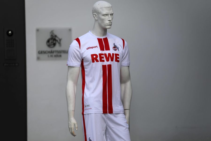 1. FC Köln 1. Fussball Bundesliga Saison 2020 2021 Geißbockheim Köln Deutschland 03.08.2020 Neues Heimtrikot *** 1 FC Cologne 1 Football Bundesliga Season 2020 2021 Geißbockheim Cologne Germany 03 08 2020 New home kit