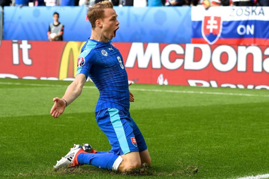 11.06.2016, Stade de Bordeaux, Bordeaux, FRA, UEFA EURO EM Europameisterschaft Fussball Frankreich, Wales vs Slowakei, Gruppe B, im Bild Ondrej Duda of Slovakia celebrates scoring their first goal to make it Wales 1 Slovakia 1 during // Ondrej Duda of Slovakia celebrates scoring their first goal to make it Wales 1 Slovakia 1 during Group B match between Wales and Slovakia of the UEFA EURO 2016 France at the Stade de Bordeaux in Bordeaux, France on 2016/06/11. Bordeaux PUBLICATIONxNOTxINxAUT EP_fil 11 06 2016 Stade de Bordeaux Bordeaux FRA UEFA Euro euro European Championship Football France Wales vs Slovakia Group B in Picture Ondrej Duda of Slovakia Celebrates Scoring their First Goal to Make It Wales 1 Slovakia 1 during Ondrej Duda of Slovakia Celebrates Scoring their First Goal to Make It Wales 1 Slovakia 1 during Group B Match between Wales and Slovakia of The UEFA Euro 2016 France AT The Stade de Bordeaux in Bordeaux France ON 2016 06 11 Bordeaux PUBLICATIONxNOTxINxAUT EP_fil