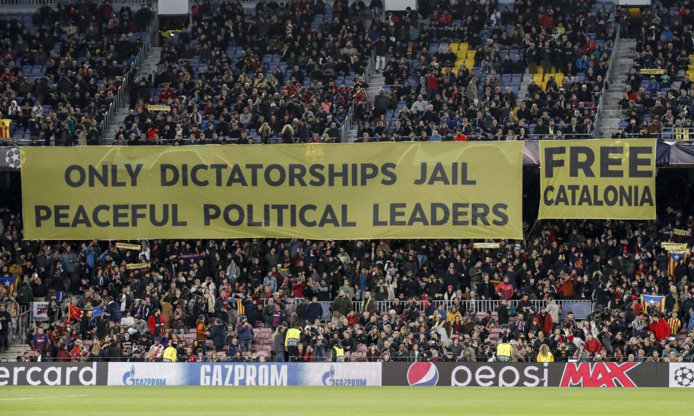 fans of FC Barcelona Barca protest with banner Only dictatorship jail peaceful political leaders. Free Catalonia. during the UEFA Champions League group B match between FC Barcelona and Tottenham Hotspur FC at the Camp Nou stadium on December 11, 2018 in Barcelona, Spain UEFA Champions League 2018/2019 xVIxVIxImagesx/xMauricexvanxSteenxIVx PUBLICATIONxINxGERxSUIxAUTxONLY 13058957
