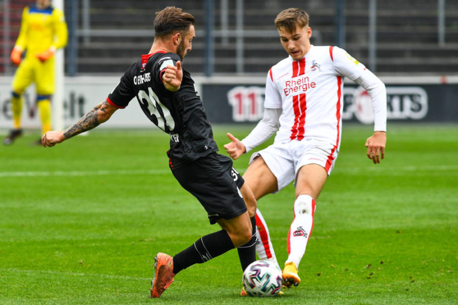 v.li.: Nils Winter RWO, 30, Tim Lemperle FC Köln II, 8, Zweikampf, Duell, duel, tackle, tackling, Dynamik, Action, Aktion, 18.10.2020, Köln Deutschland, Fussball, Regionalliga West, 1. FC Köln II - Rot-Weiß Oberhausen, DFB/DFL REGULATIONS PROHIBIT ANY USE OF PHOTOGRAPHS AS IMAGE SEQUENCES AND/OR QUASI-VIDEO. *** from left to right Nils Winter RWO, 30 , Tim Lemperle FC Köln II, 8 , Duel, duel, tackle, tackling, dynamics, action, action, 18 10 2020, Köln Deutschland , Football, Regionalliga West, 1 FC Köln II Rot Weiß Oberhausen, DFB DFL REGULATIONS PROHIBIT ANY USE OF PHOTOGRAPHS AS IMAGE SEQUENCES AND OR QUASI VIDEO xmhx