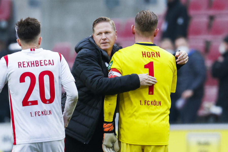 COLOGNE, GERMANY - OCTOBER 18: Head coach Markus Gisdol (1.FC Koeln, l.) comforts Goalkeeper Timo Horn (1.FC Koeln) after the Bundesliga match between 1. FC Koeln and Eintracht Frankfurt at RheinEnergieStadion on October 18, 2020 in Cologne, Germany. (Photo by Mika Volkmann/Getty Images)