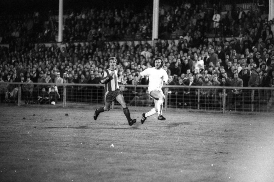 DFB Pokal 1971/1972, 1. FC Köln gegen FC Bayern München, Rainer Zobel gegen Heinz Flohe DFB Cup 1971 1972 1 FC Cologne against FC Bavaria Munich Rainer Zobel against Heinz Flohe