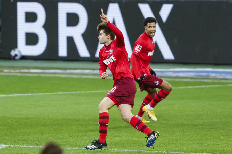 Sport Bilder des Tages Mönchengladbach, Veltins-Arena, 06.02.21: Elvis Rexhbecaj 1.FC Koeln schiesst das 1:0 Tor und jubelt im Spiel 1. Bundesliga Borussia Mönchengladbach vs. 1.FC Köln. *** Mönchengladbach, Veltins Arena, 06 02 21 Elvis Rexhbecaj 1 FC Koeln scores the 1 0 goal and cheers in the match 1 Bundesliga Borussia Mönchengladbach vs 1 FC Köln