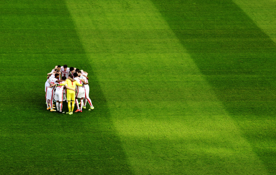 Rhein-Energie-Stadion Köln 20.2.2021, 1. Fussball Bundesliga Saison 2020/21, 22.Spieltag, 1.FC Köln KOE, weiss vs VfB Stuttgart VFB gruen - Die Mannschaft des FC Köln schwört sich vor dem Spiel ein DFL REGULATIONS PROHIBIT ANY USE OF PHOTOGRAPHS AS IMAGE SEQUENCES AND OR QUASI VIDEO *** Rhein Energie Stadion Köln 20 2 2021, 1 Fussball Bundesliga Saison 2020 21, 22 Spieltag, 1 FC Köln KOE, weiss vs VfB Stuttgart VFB gruen The FC Köln team swears in before the game DFL REGULATIONS PROHIBIT ANY USE OF PHOTOGRAPHS AS IMAGE SEQUENCES AND OR QUASI VIDEO