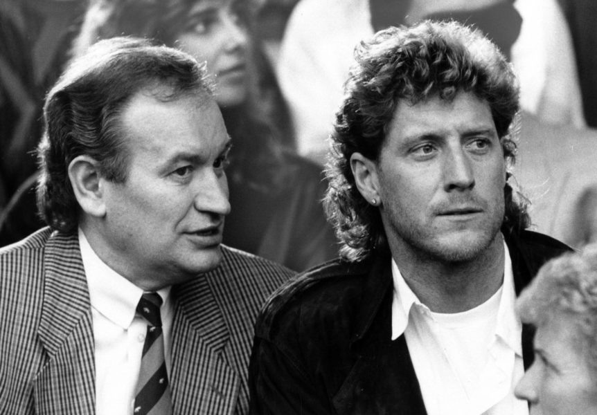 Torwart Harald -Toni- Schumacher (BR Deutschland / 1. FC Köln) mit seinem Berater Rüdiger Schmitz Goalkeeper Harald Toni Schumacher BR Germany 1 FC Cologne with his Consultants Rüdiger Schmitz