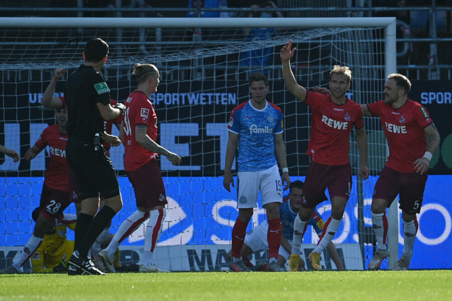 Kiel, Holstein-Stadion, 29.05.21, GER, Herren, 1.Bundesliga, Saison 2020-2021, Relegation, Holstein Kiel - 1.FC Koeln Bild: Sebastian Andersson Koeln jubelt nach seinem Tor zum 1:3 Nur fuer journalistische Zwecke Only for editorial use Gemaess den Vorgaben der DFL Deutsche Fußball Liga ist es untersagt, in dem Stadion und/oder vom Spiel angefertigte Fotoaufnahmen in Form von Sequenzbildern und/oder videoaehnlichen Fotostrecken zu verwerten bzw. verwerten zu lassen. DFL regulations prohibit any use of photographs as image sequences and/or quasi-video. Schleswig-Holstein Deutschland *** Kiel, Holstein Stadion, 29 05 21, GER, Herren, 1 Bundesliga, Saison 2020 2021, Relegation, Holstein Kiel 1 FC Koeln Bild Sebastian Andersson Koeln cheers after scoring the 1 3 Only for journalistic use Only for editorial use According to the regulations of the DFL Deutsche Fußball Liga it is prohibited, DFL regulations prohibit any use of photographs as image sequences and or quasi video Schleswig Holstein Germany