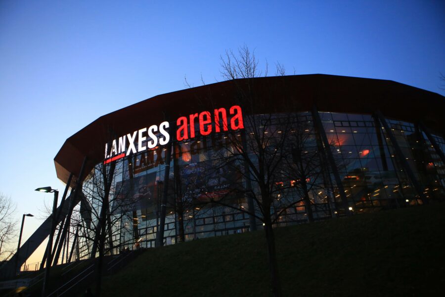 Eishockey DEL Nachholspiel vom 20. Spieltag Kölner Haie gegen Düsseldorfer EG am Dienstag, 14. Februar 2017 in der Lanxess Arena in Köln. Die Lanxess Arena in Köln-Deutz, Spielort der Eishockey WM 2017 Kölner Haie KEC - Düsseldorfer EG Ice hockey DEL Nachholspiel of 20 Matchday Cologne Sharks against Duesseldorf eg at Tuesday 14 February 2017 in the Lanxess Arena in Cologne The Lanxess Arena in Cologne Deutz House the Ice hockey World Cup 2017 Cologne Sharks KEC Duesseldorf eg