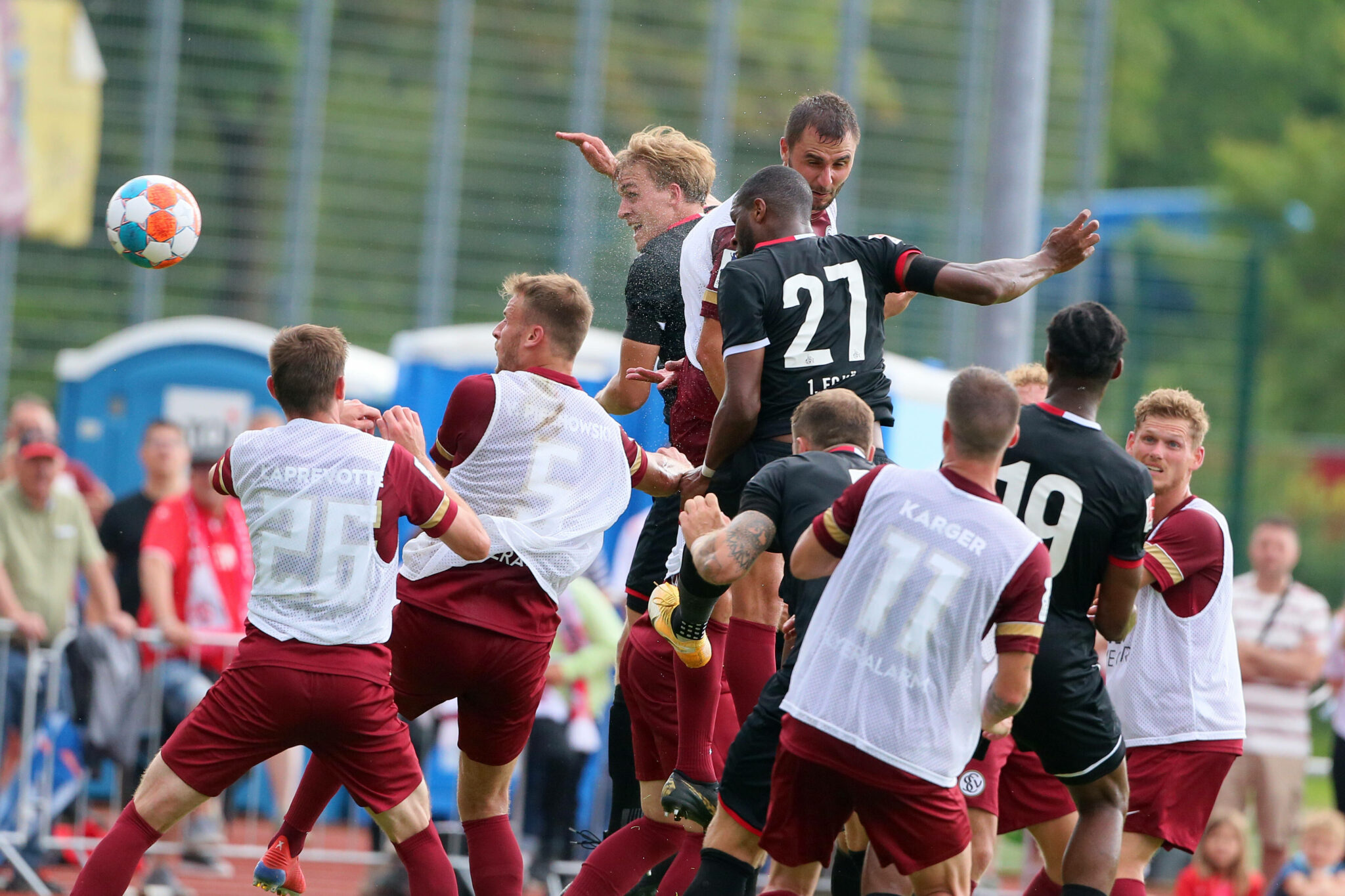 21 gegen die SV Elversberg Standardstärke überdeckt Schwierigkeiten beim 1. FC Köln 21 gegen die SV Elversberg Standardstärke überdeckt Schwierigkeiten beim 1. FC Köln