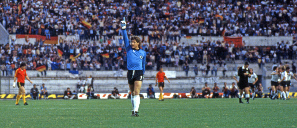 EM 1980 Deutschland - Belgien Italien, Rom, 22.06.1980, Fussball, UEFA EM 1980 in Italien, Finale, DFB Deutschland - Belgien 2:1: Harald Toni Schumacher Deutschland. *** EM 1980 Germany Belgium Italy, Rome, 22 06 1980, Football, UEFA EM 1980 in Italy, Final, DFB Germany Belgium 2 1 Harald Toni Schumacher Germany